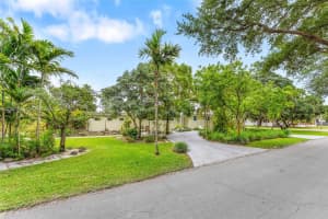 501 Lawn Way, Miami Springs