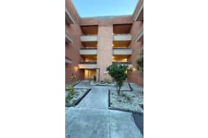17530 Nw 68th Ave C3008, Hialeah