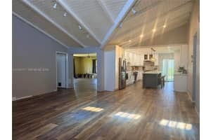 8176 Pine Cir, Tamarac