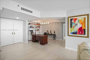 20281 E Country Club Dr 1603, Aventura