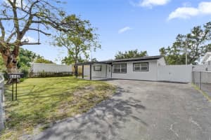 6442 Oak St, Hollywood, FL 33024, - MLS#A12003860