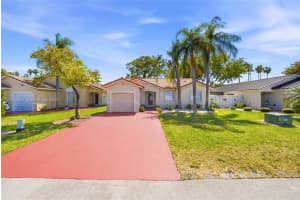 6136 Nw 181st Terr Cir W, Hialeah