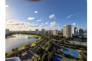 20185 E Country Club Dr 1907, Aventura