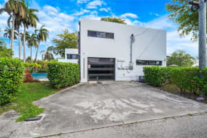1329 Polk St, Hollywood, FL 33019, - MLS#A12004192
