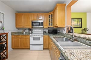 424 SE 10th St APT 104, Dania Beach, FL 33004, - MLS#A12004404
