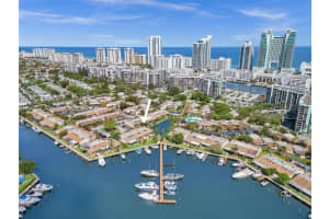 2667 S Parkview Dr, Hallandale Beach