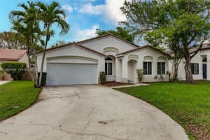 1414 E Harmony Lake Cir, Davie