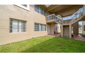 9964 Twin Lakes Dr 35-b, Coral Springs