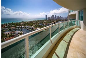 20201 E Country Club Dr 2806/07, Aventura
