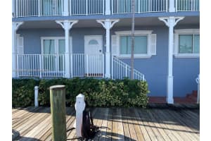 2415 Nw 16th St Rd 102, Miami