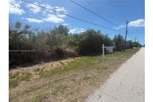 7337 Regina Dr Port Charlotte, FL 34224 - MLS#A12004829