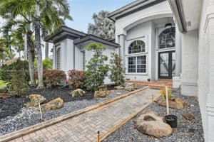 10161 N Lake Vista Cir, Davie