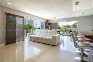 126 Golden Isles Dr APT 32A, Hallandale Beach, FL 33009, - MLS#A12004877