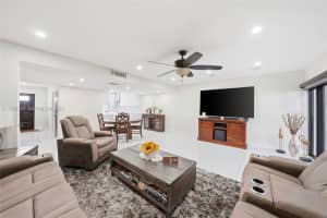 1789 W 72nd St, Hialeah