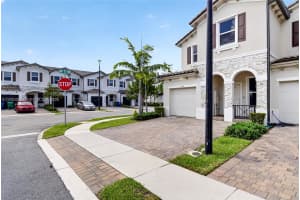 5555 NW 27th St, Lauderhill, FL 33313, - MLS#A12004909