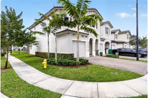 5555 NW 27th St, Lauderhill, FL 33313, - MLS#A12004909