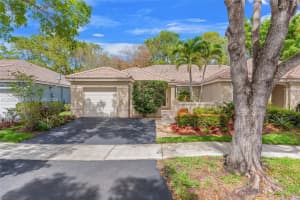 4108 Pine Ridge Ln, Weston