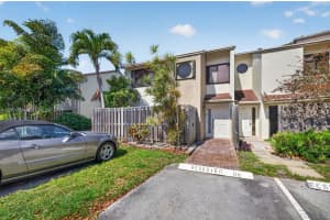 341 City View Dr, Fort Lauderdale