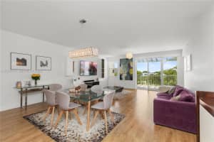 7616 Sw 102nd St 411, Pinecrest