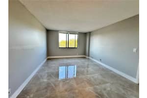 901 Hillcrest Dr 315, Hollywood