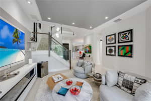 1366 W Harbor Vw W, Hollywood