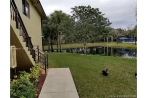 309 Lakeview Dr 204, Weston