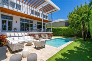 230 W Mcintyre St, Key Biscayne