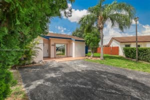 13890 SW 43rd Terrace, Miami, FL 33175, - MLS#A12005530