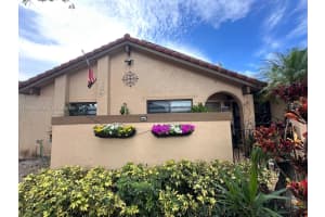 6633 Nw 178th Ter, Hialeah