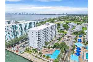 7545 E Treasure Dr 9h, North Bay Village