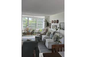 447 Ne 195th St 310, Miami