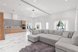 635 SW 9th St, Hallandale Beach, FL 33009, - MLS#A12005727