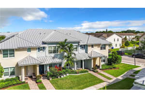 5040 Eucalyptus Dr 2, Hollywood