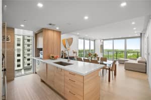 16385 Ne Biscayne Blvd 1601+2 Parkings, North Miami Beach