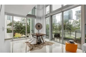 90 Sw 3rd St Th 308, Miami