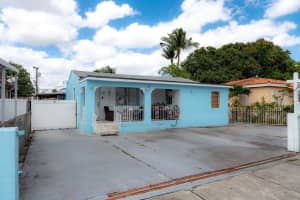141 E 16th St, Hialeah