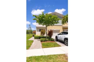345 Ne 194th Ln, Miami