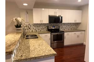 201 Lakeview Drive 204, Weston