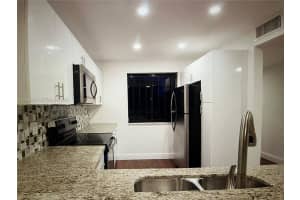 201 Lakeview Dr APT 204, Weston, FL 33326, - MLS#A12005931