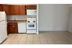 7090 Nw 179th St 108, Hialeah