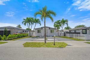 5580 Plunkett St, Hollywood