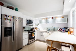 16300 Golf Club Rd 204, Weston