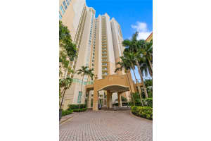 3330 Ne 190th St 712, Aventura