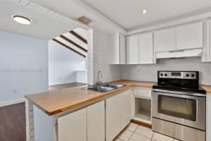 10302 Nw 9th St Circle 204, Miami, Fl 33172, Miami