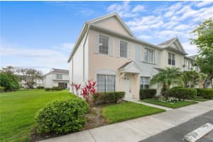 40 Simonton Cir 40, Weston