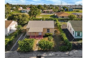 562 W 4th St, Riviera Beach, FL 33404, - MLS#A12006493