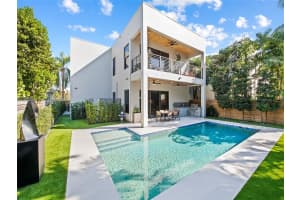 739 Ne 17th Way, Fort Lauderdale