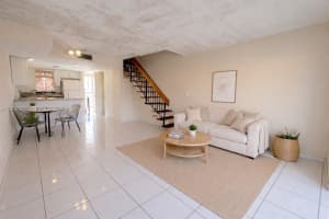 8870 Fontainebleau Blvd 409, Miami