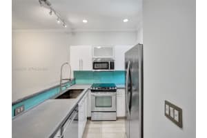 835 NE 19th Ave APT 10, Fort Lauderdale, FL 33304, - MLS#A12006634