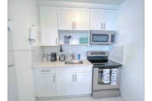 326 Wilson St APT 205, Hollywood, FL 33019, - MLS#A12006777